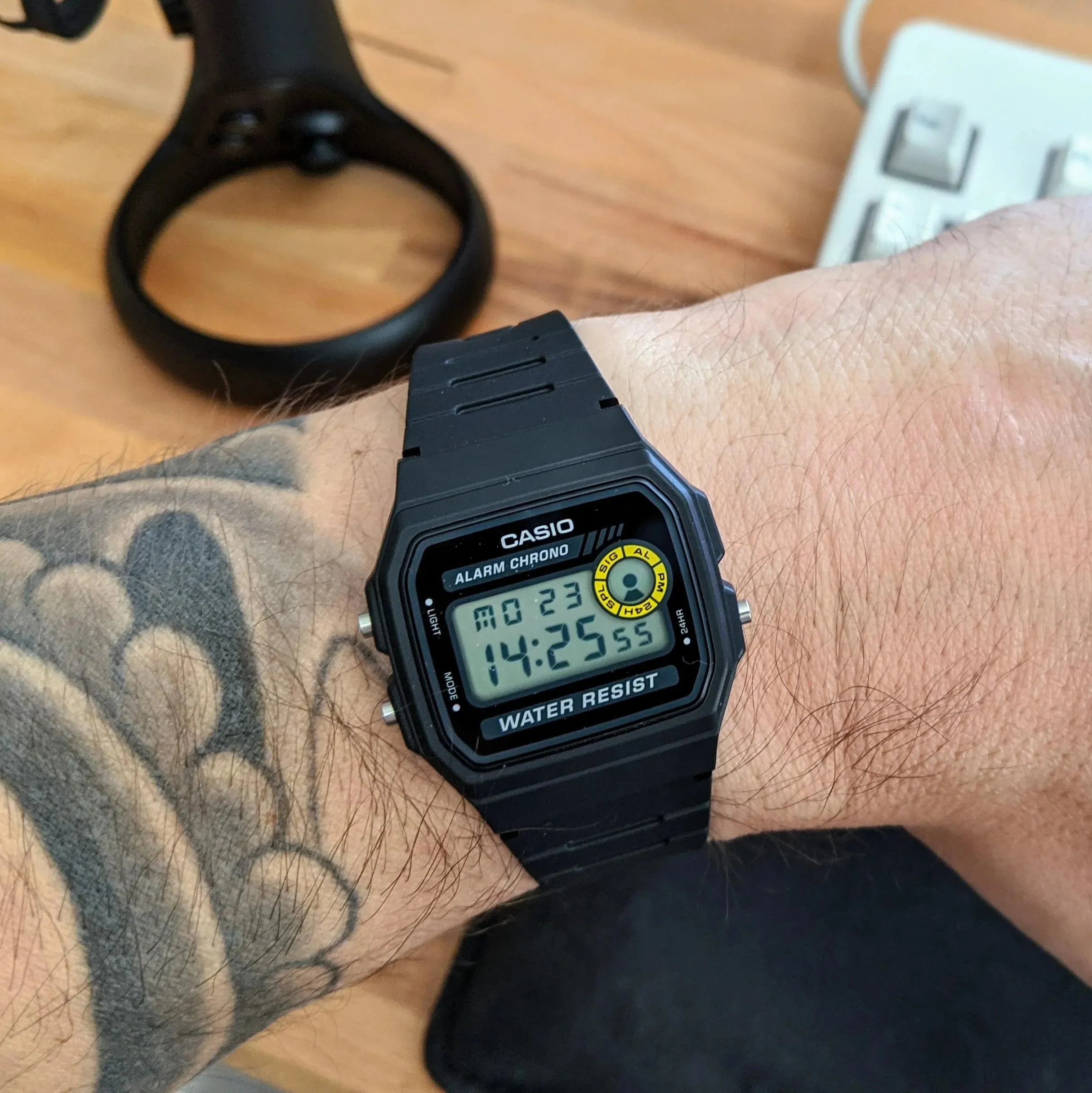 1764680801185_imgi_8_CasioF-94WA-8DGWatch_3.jpg