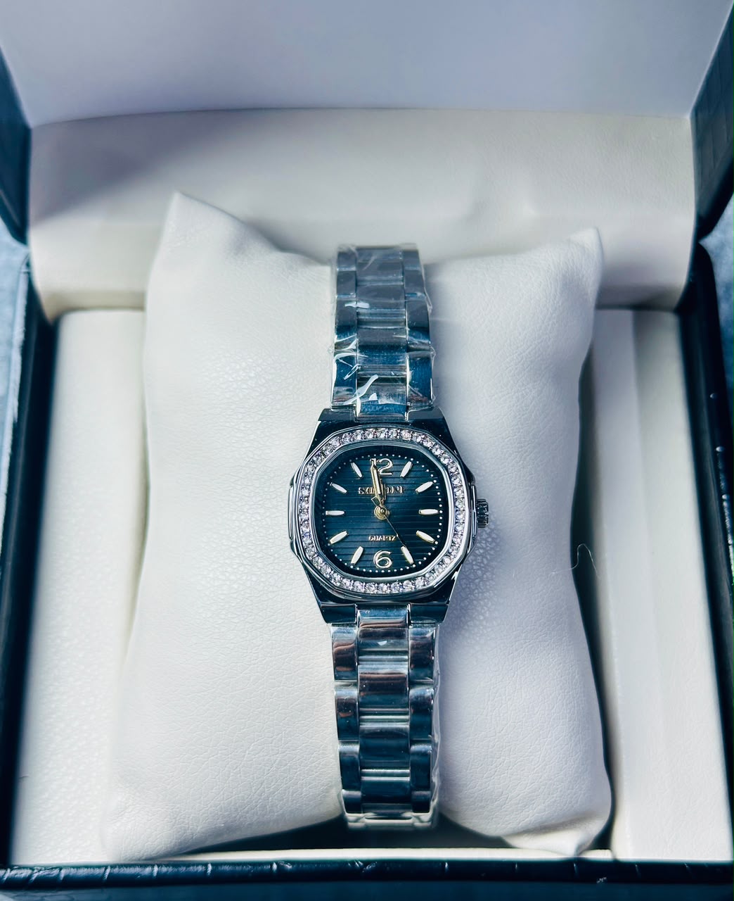 Soloni 1046 For Women - Silver Black With Premium Box